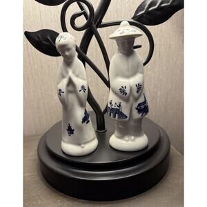 Vintage Churchill England Blue Willow Asian Man Woman Salt Pepper Shakers